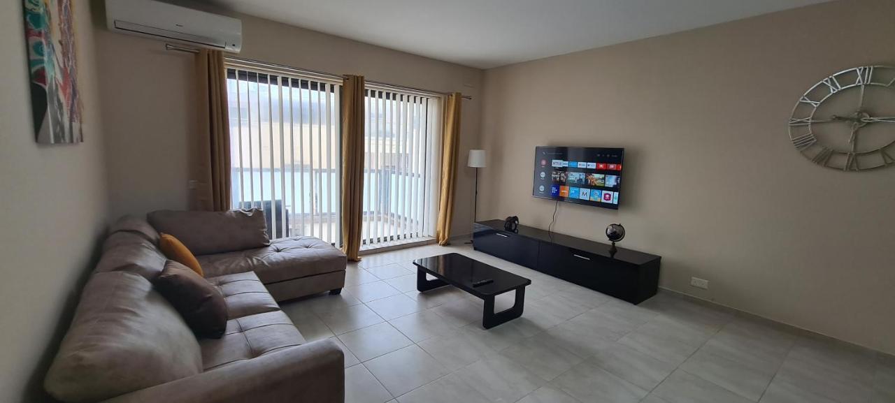Large Apartment In Marsascala. Sleeps 6 Марсаскала Екстер'єр фото