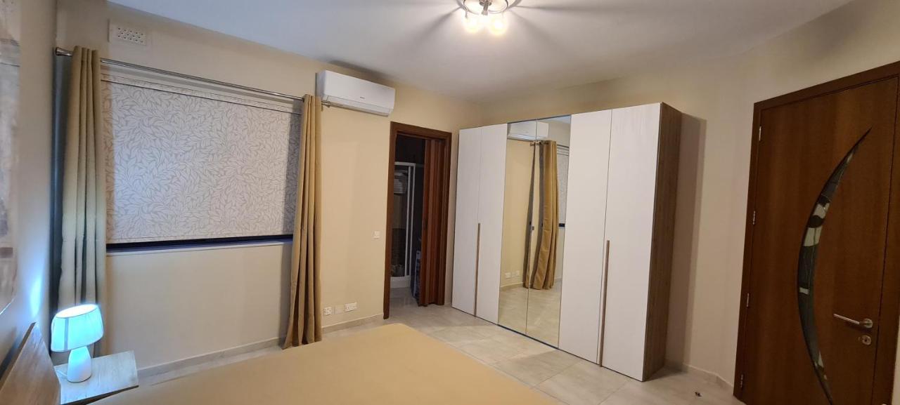 Large Apartment In Marsascala. Sleeps 6 Марсаскала Екстер'єр фото