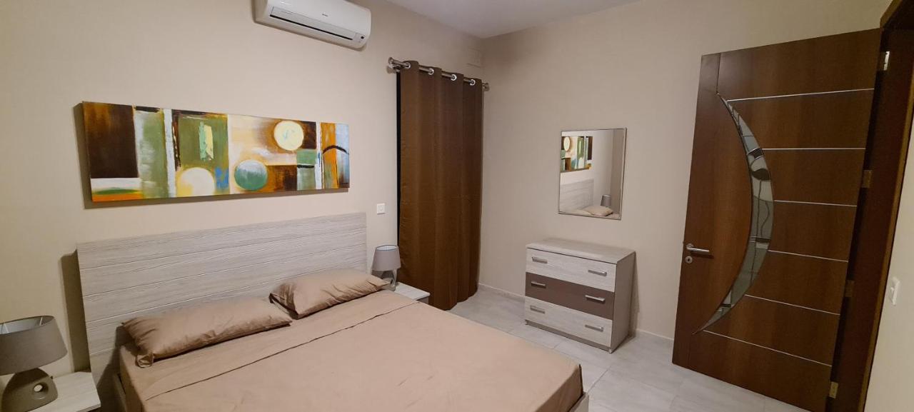 Large Apartment In Marsascala. Sleeps 6 Марсаскала Екстер'єр фото