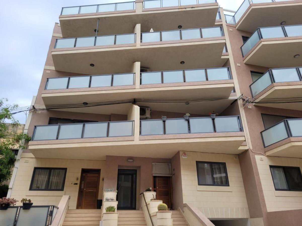 Large Apartment In Marsascala. Sleeps 6 Марсаскала Екстер'єр фото
