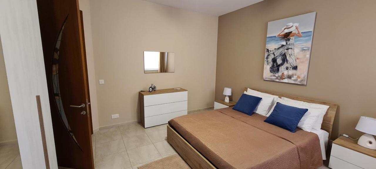 Large Apartment In Marsascala. Sleeps 6 Марсаскала Екстер'єр фото